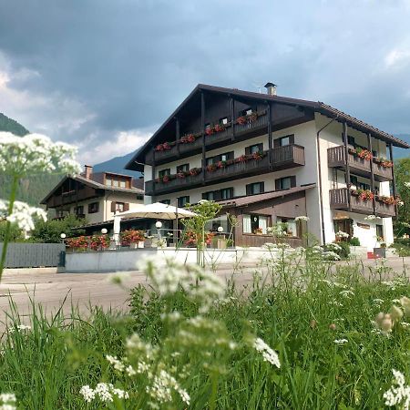 Hotel Ferrari Pinzolo Eksteriør bilde