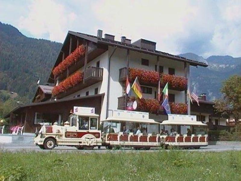 Hotel Ferrari Pinzolo Eksteriør bilde