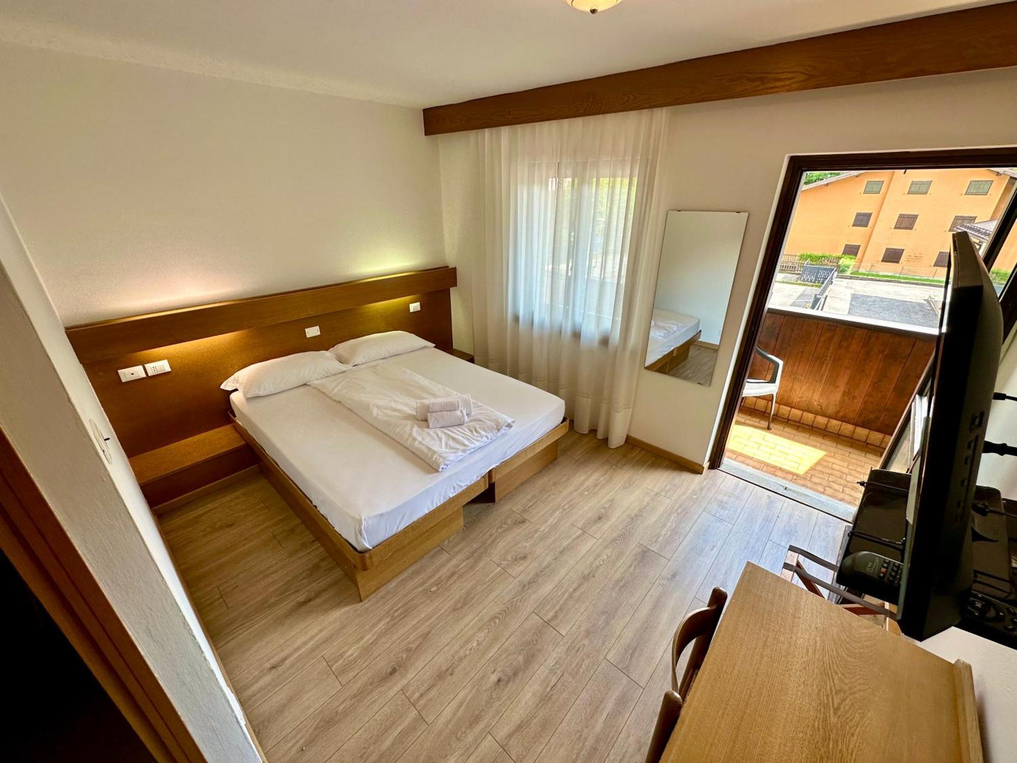 Hotel Ferrari Pinzolo Eksteriør bilde