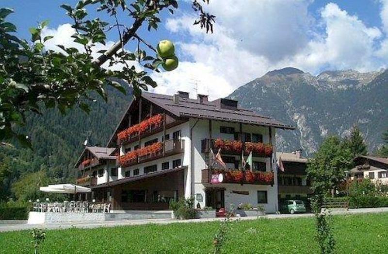 Hotel Ferrari Pinzolo Eksteriør bilde